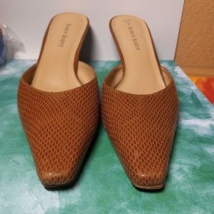 Karen Scott Leather Lyric Mules Mid high Heels Shoes Slip On Womens SIZE 8M